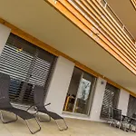 Riederhoru A Parterre Διαμέρισμα *